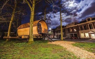 18’’ No1 Blue label perfection shingles.
Speciaal project in hartje Leeuwarden waar deze POD dienst als hotelkamer. Het ronde dak is prachtig afgewerkt met onze 18’’ No1 shingles.