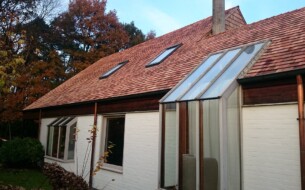 18’’ No1 Blue label perfection shingles.
Project in Hasselt (België). Het 30 jaar oude dak hebben we verwijderd. Daarna nieuw onderdak aangebracht inclusief latten en nieuwe dakvensters. Hierna het dak bekleed met de No1 Blue label shingles.