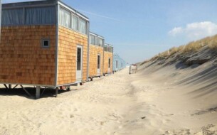 18’’ Blue label No1 perfection shingles.
Een complete serie strandhuizen op het strand van Westkaplle hebben een gevelbeleding van deze shingles.