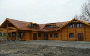 18’’ Blue label N01 shingles
Restaurant Happy Moose te Zoetermeer waar we de shingles hebben mogen leveren. Aangebracht door timmerbedrijf.